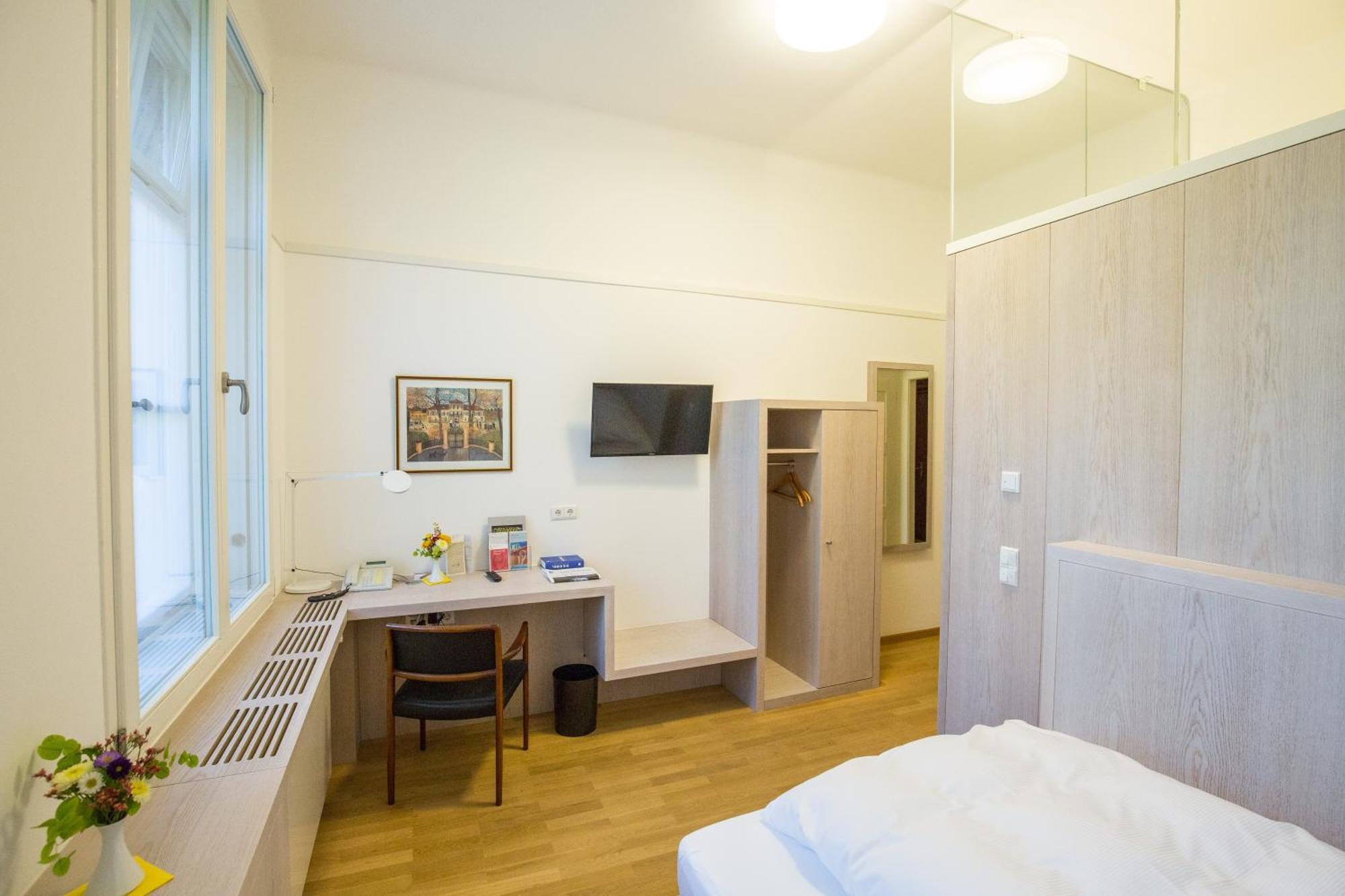 Der Katholischen Akademie In Bayern *